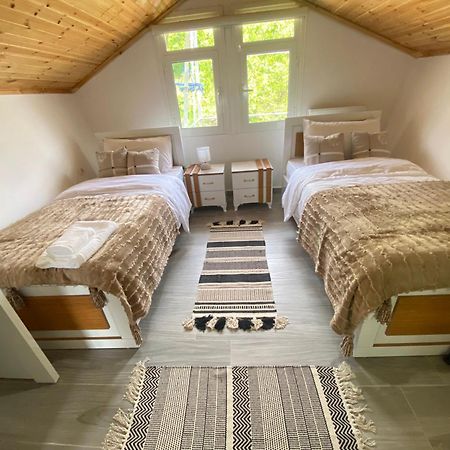 Guest House Rean Berat Esterno foto